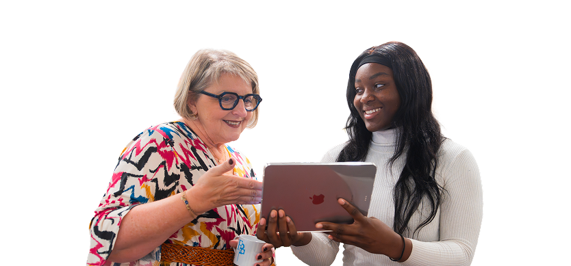 Deux collaboratrices du cabinet Fiduciaire Beloeuvre & Associés échangeant autour d’une tablette, illustrant l’accompagnement professionnel et humain du cabinet.